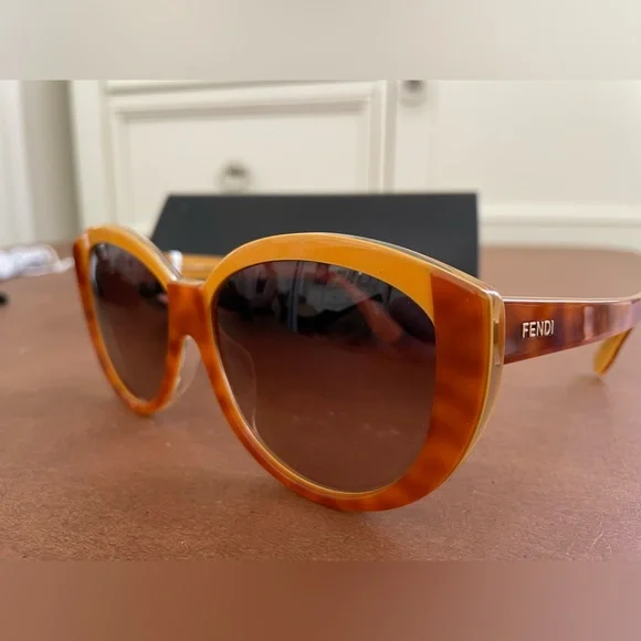 Fendi subtle cat eye sunglasses dusky yellow and tortoise with case NWT πHP x4!π - Picture 1 of 9